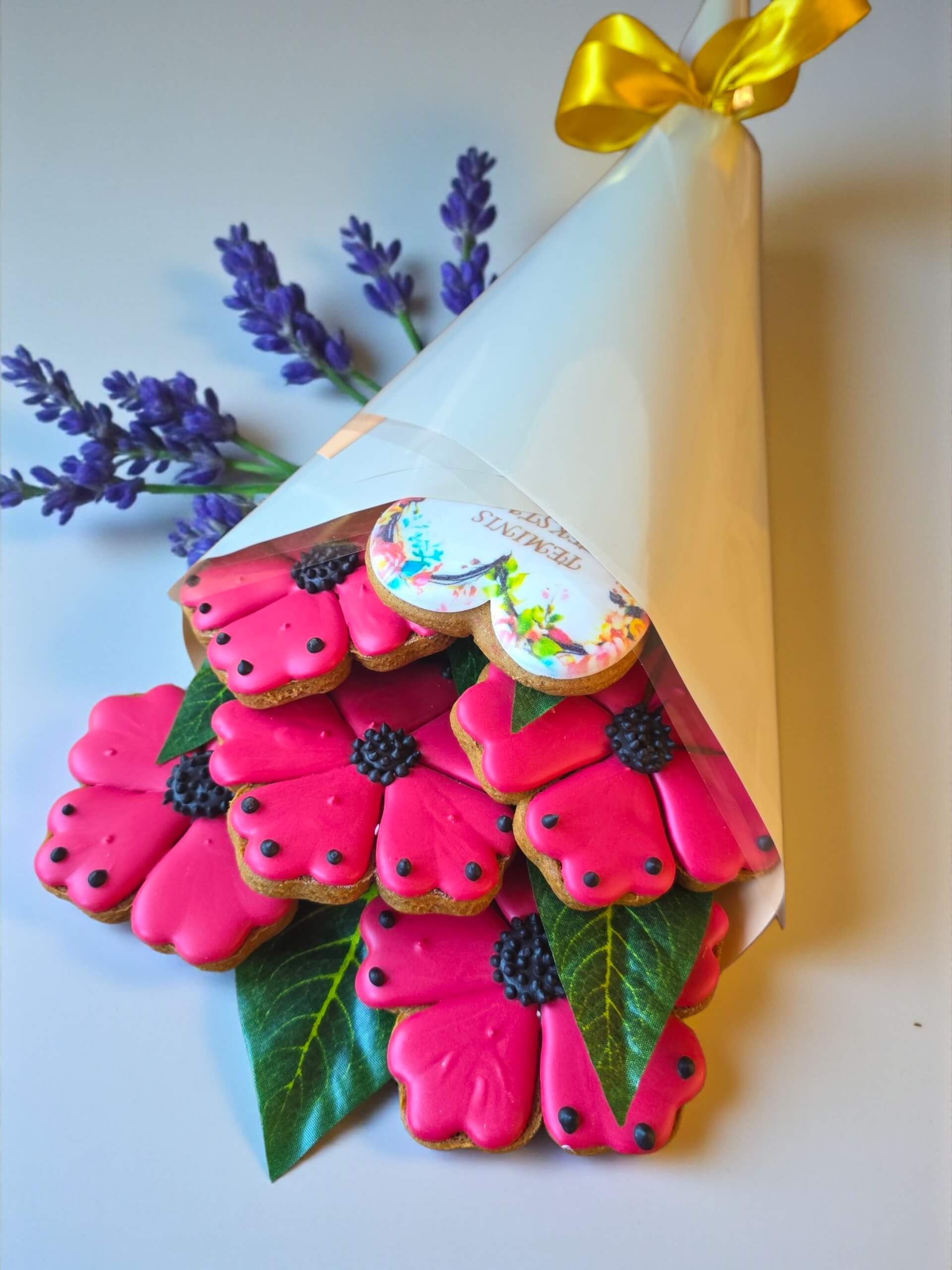 Rožinių žiedų meduolių gėlių puokštė dovanai - Image 9