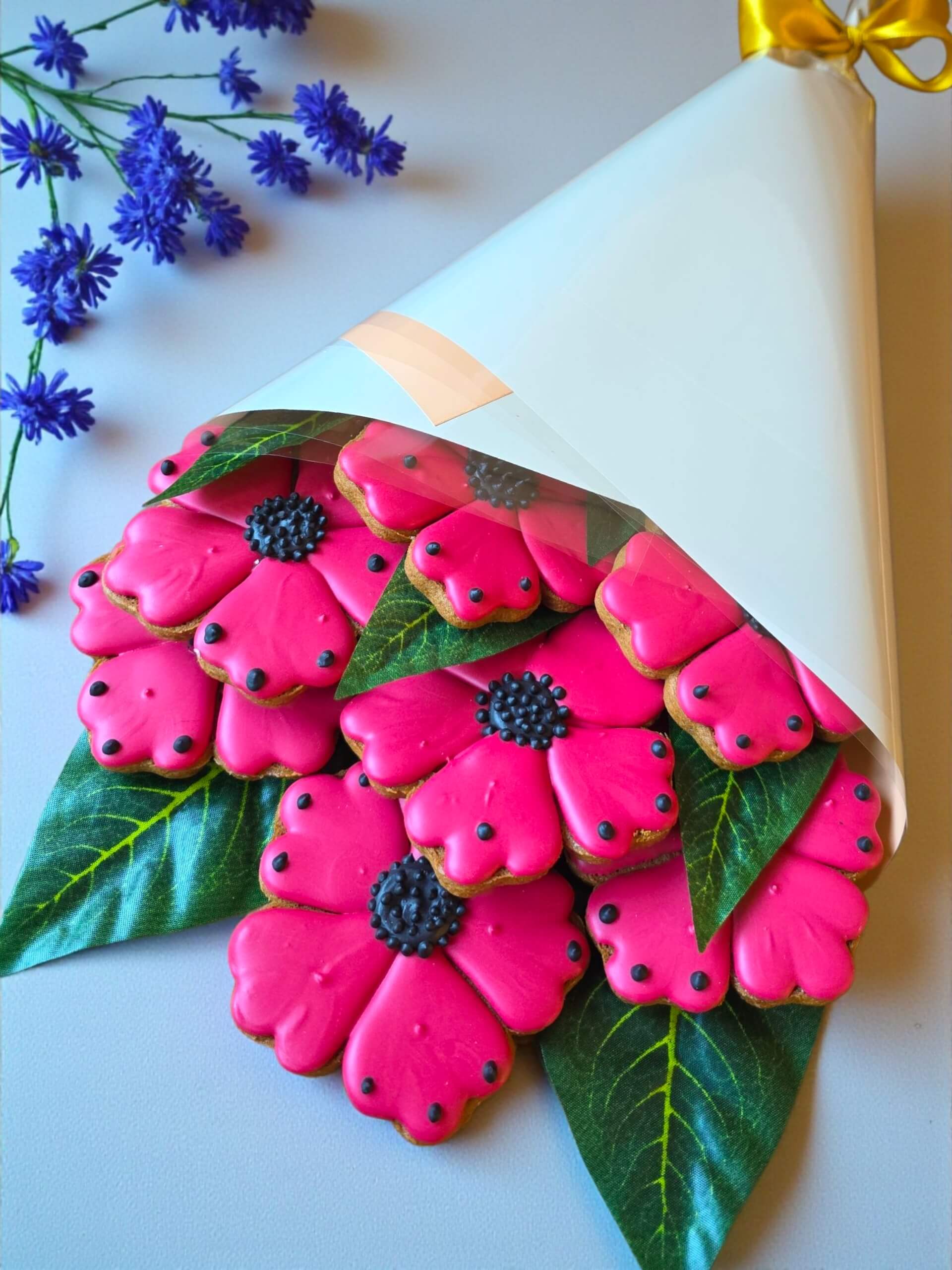 Rožinių žiedų meduolių gėlių puokštė dovanai