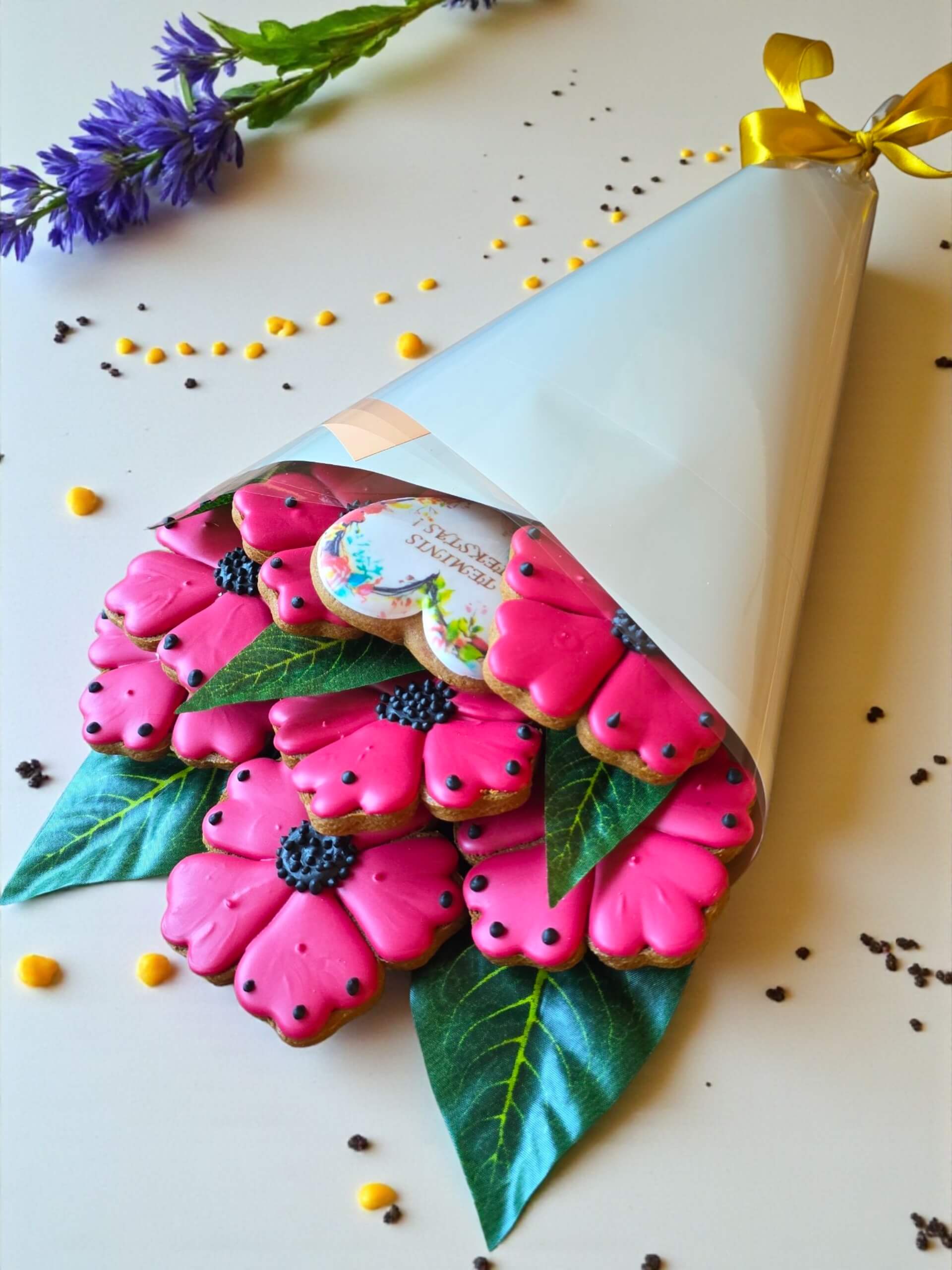 Rožinių žiedų meduolių gėlių puokštė dovanai - Image 7