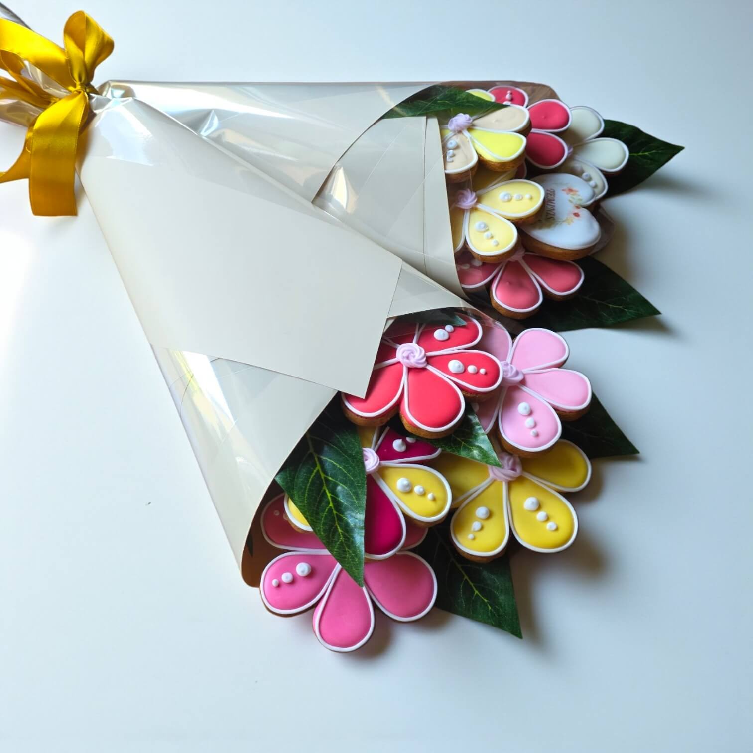 Valgoma puokštė Mamos dienai „Spalvingi žiedai“