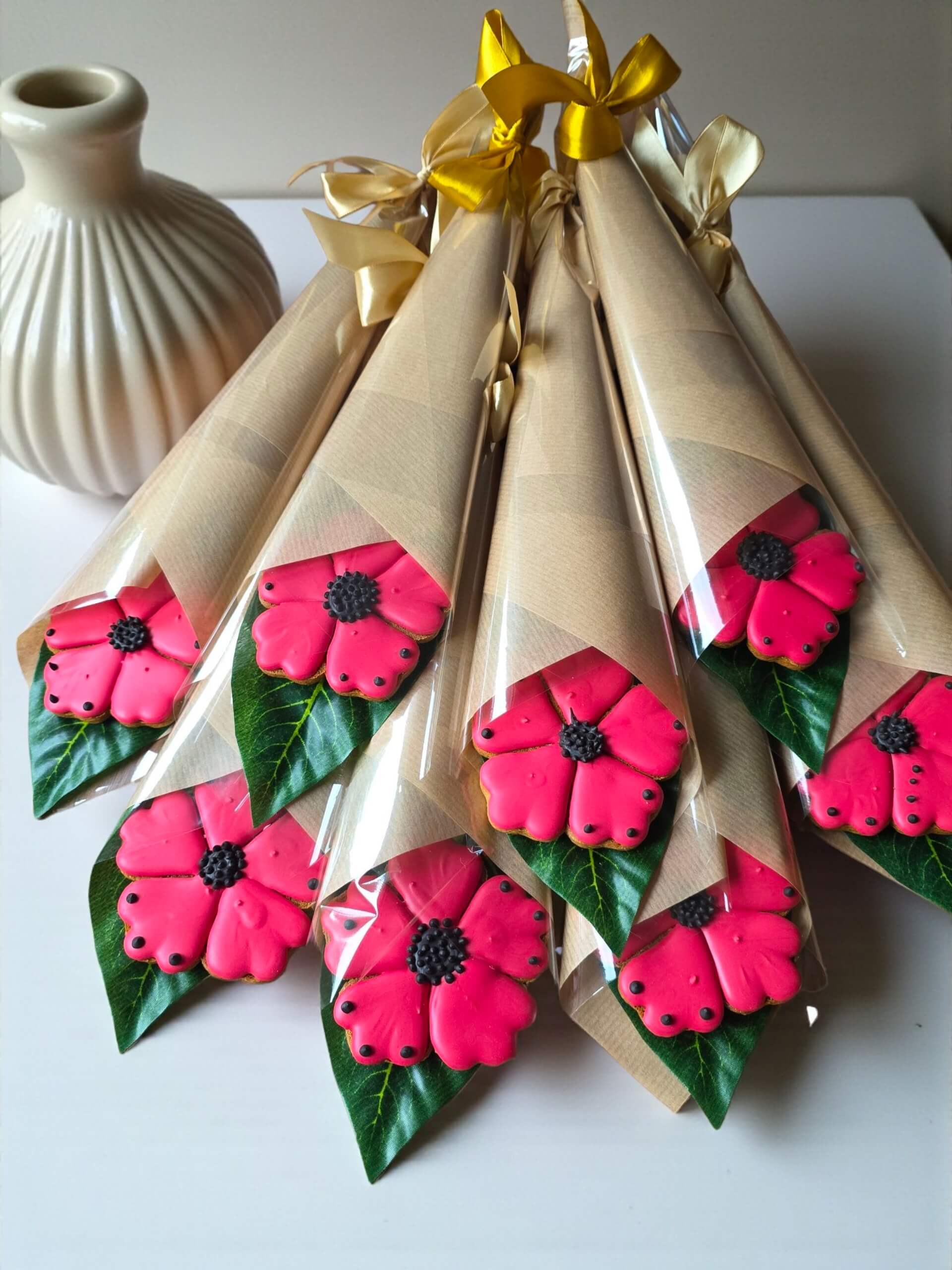 Rožinių žiedų meduolių gėlių puokštė dovanai - Image 2