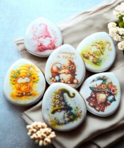 Alternative view of „Šventiniai nykštukai“ – Velykinių meduolių rinkinys (6 vnt.)