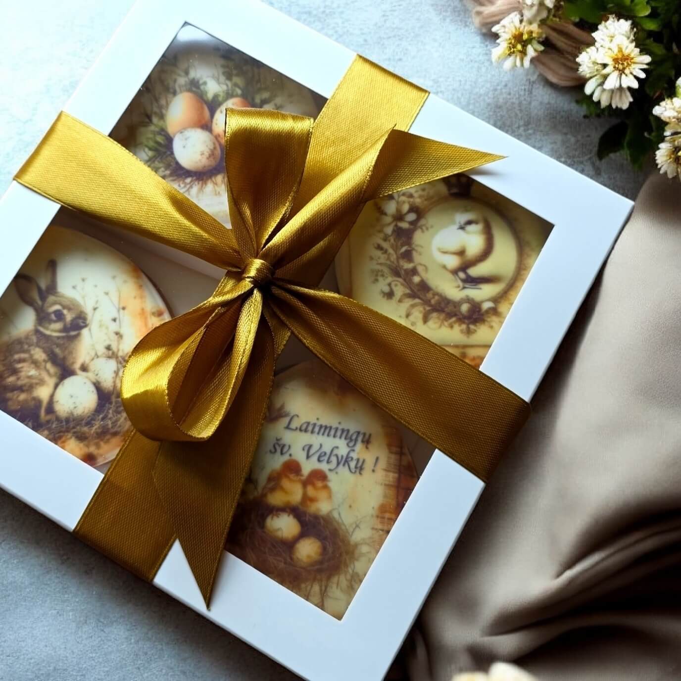 Vintažinio stiliaus dekoruotų meduolių rinkinys 4 vnt. dovanų dėžutėje