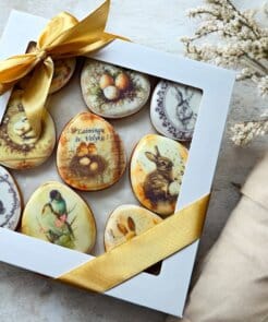 Vintažinio stiliaus dekoruotų meduolių rinkinys 9 vnt. dovanų dėžutėje